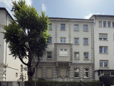 Westend: Großzügige 4-Zimmer-Dachgeschosswohnung mit Terrasse und Kamin