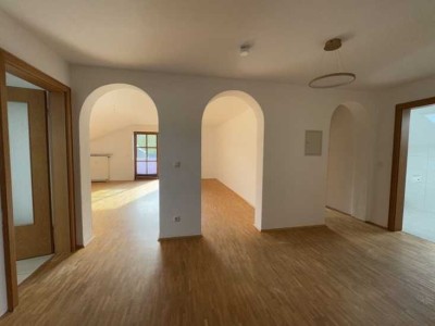 Bernau -Attraktive DG-Wohnung mit NEUER EBK, großem Balkon sowie Gemeinschaftsgarten in ruhiger Lage