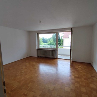 Helle 2 Zimmer Wohnung mit Südbalkon - zu sanieren!