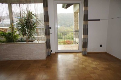 Panoramaaussicht von 5-Zimmer-Erdgeschosswohnung mit EBK und 2 Balkonen in Kipfenberg