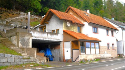 Großzügiges Zweifamilienhaus mit 11 Zimmern, 3 Bädern, uvm.. Auch ideal zur Vermietung geeignet.