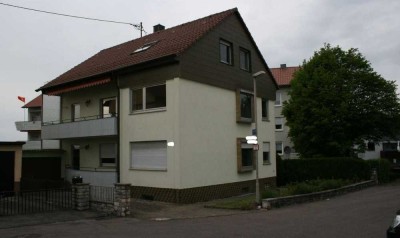 Gepflegte 3 Zimmer 2.OG DG-Wohnung mit EBK und schönem Garten in Winnenden/Hungerberg