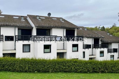 STILVOLLE WOHNUNG MIT HOCHWERTIGEN MÖBELN UND BALKON