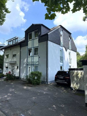 Schönes 4-Parteienhaus in Köln-Rath