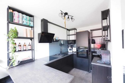 Schicke 2 Zimmer-Wohnung mit eigenem Garten und großem Untergeschoss!