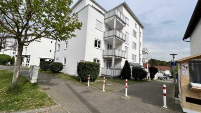 Gepflegte Wohnung mit drei Zimmern sowie Balkon und EBK in Bretten