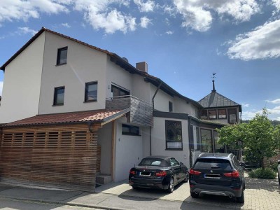 Modernisierte Wohnung mit einem Zimmer und Einbauküche in Eibelstadt