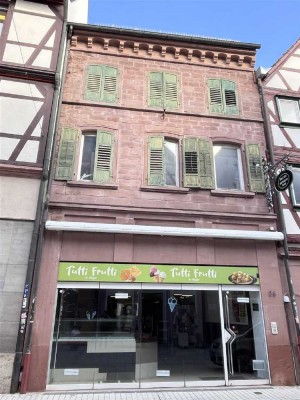 Wohnhaus mit Gewerbeeinheit und Potenzial für Wohnraumausbau