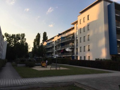 Moderne möblierte 2-Zimmer-Penthouse-Wohnung mit Terrasse / EBK in Nordend-West