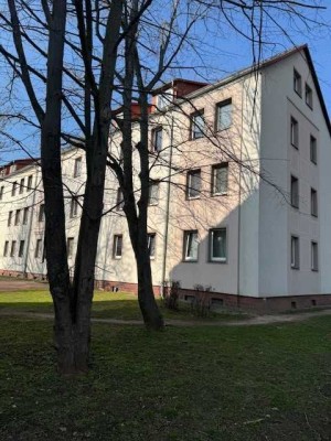 Neu renoviert! 4-Raum-Wohnung ! Jobcenter möglich !