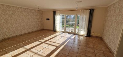 Attraktive 3,5-Zimmer-Wohnung mit Terrasse und Treppenlifter in Nidderau