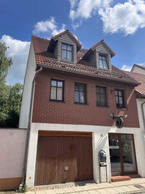 Großzügiges Wohnhaus mit Garage und Garten im Zentrum von Haldensleben