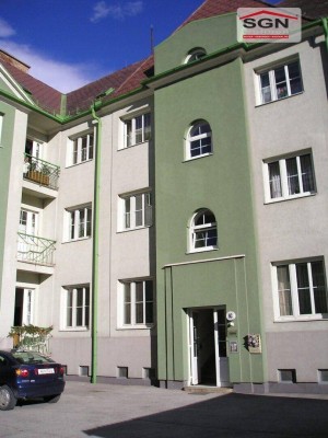günstige 1 Zimmer-Altbauwohnung