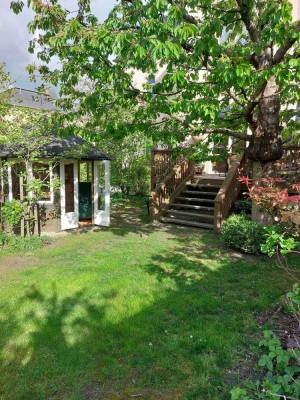 Geräumige 5-Raum-Hochparterre-Wohnung mit Terrasse und Loggia