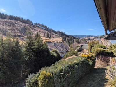 Geräumige Maisonette-Wohnung mit 2 Garagen im Schwarzwald
