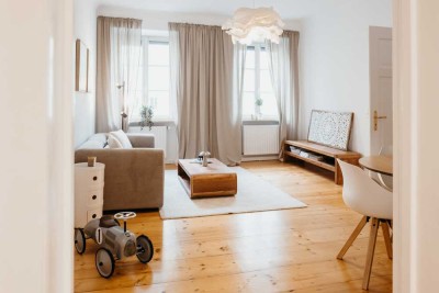 Sonnig. Saniert. Bezugsfrei. Mitten in der Stadt. Altbau in der Maxvorstadt: 3-Zimmer-Traum mit Balk