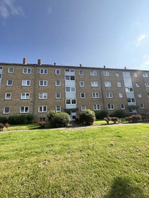 2 Zimmer-Wohnung mit Balkon und modernisertem Tageslichtbad mit Wanne