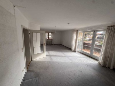 Exklusive, geräumige und neuwertige 2/3 Zimmer-Wohnung mit großem Balkon am Marktplatz von Pullach