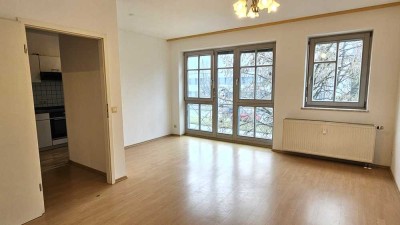 Lichtdurchflutete 2 Zimmer Wohnung mit TG-Stellplatz bei Stadtamhof