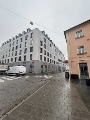 Exklusive, neuwertige 2-Raum-Wohnung mit gehobener Innenausstattung mit Balkon und EBK in Regensburg