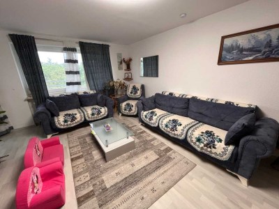 Attraktive 3-Zimmer-Wohnung (84 m²) mit hochwertiger Einbauküche, TG-Stellplatz & Aufzug