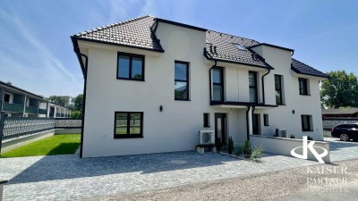 Modernes, hochwertiges Wohnen mit Pool im Grünen - Doppelhaushälfte mit 2 Terrassen, Carport + 2 Stellplätze und viel Platz für die Familie in Ebenfurth!