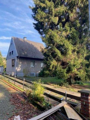 Erkrath-Hochdahl!! Sanierungsbedürftiges 1-2-FH mit Baugrundstück, gesamt ca.1324 m² Grst.