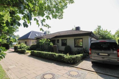 Wohnen auf einer Etage: 4-Zi.-Bungalow mit Garten, Carportstellplatz und Freistellplatz in Altenholz