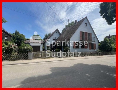 Charmantes Haus in Ortsrandlage mit Einliegerwohnung im Anbau!