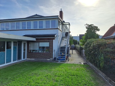 Oberwohnung 4 Zimmer Küche Bad Gäste WC2 120m +40m2 Wintergarten ab 01.12.2025 frei.