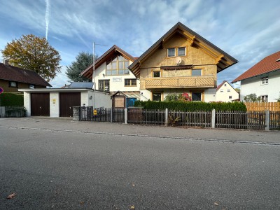 Mehrgenerationenhaus (2 Häuser mit 4 Garagen)