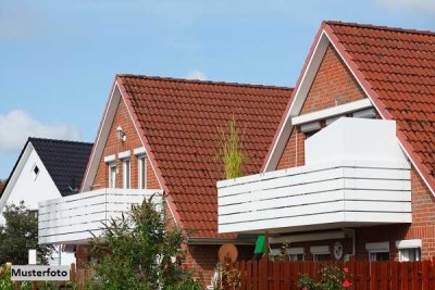 Einfamilienhaus mit verschiedenen Nebengebäuden