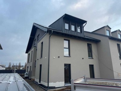 Erstbezug: 3 Zimmer Neubau mit Einbauküche zu vermieten in Rodenbach