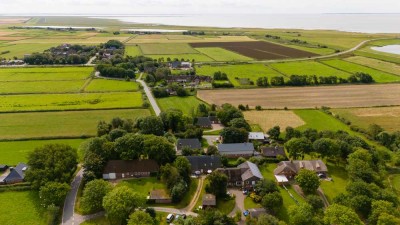 Historisches Bauernhaus, inkl. Ferienwohnung, auf einer Warft an der Nordsee! ohne Markler!
