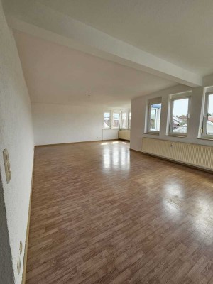 Großzügige & helle 4,5-Zi.-DG-Whg. mit Panoramablick