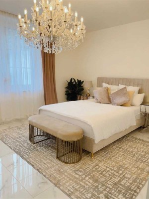 Exklusive, voll möblierte 2,5-Zimmer-Wohnung mit lux. Innenausstattung mit Balkon und EBK
