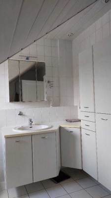 Attraktive und gepflegte 3-Zimmer-Dachgeschosswohnung mit geh. Innenausstattung mit Balkon und EBK