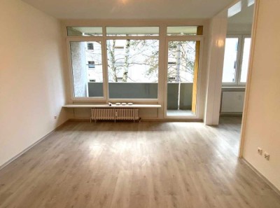 * SINGLEWOHNUNG * Balkon * LAMINAT * frisch renoviert * NUR FÜR 1 PERSON * KL WEST nahe WALD *