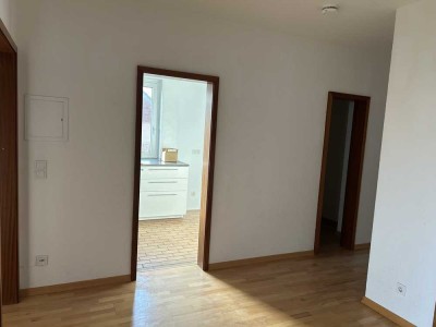 Helle 4-Zimmer Wohnung mit Balkon im 3. OG in Hamburg-Fuhlsbüttel plus TG-Platz