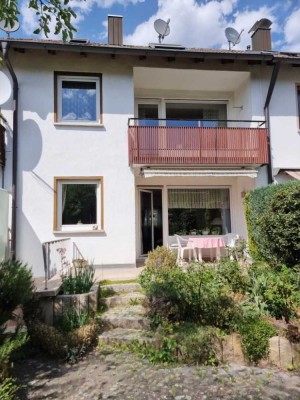 Apartes Reihenhaus ...
und hinter dem Haus ein schöner Garten ...