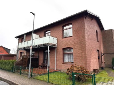 Helle 3 - Zimmer Wohnung im 1. OG mit Balkon und Garage in zentraler und ruhiger Ortslage