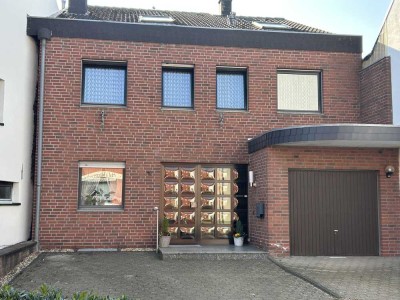 Großes Reihenmittelhaus mit Garage in Titz