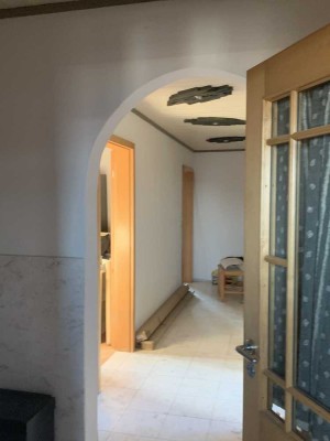 Attraktive 3,5-Zimmer-Wohnung mit gehobener Innenausstattung mit EBK in Ettenstatt