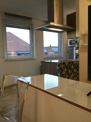 Moderne Wohnung voll möbliert Balkon