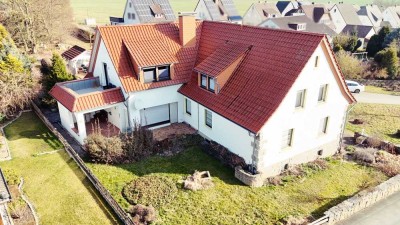 TOP 1- 2 Fam. Haus mit Bauland! Fernwärme! Top Lage an Feld & Wiesen! Einbauküche!