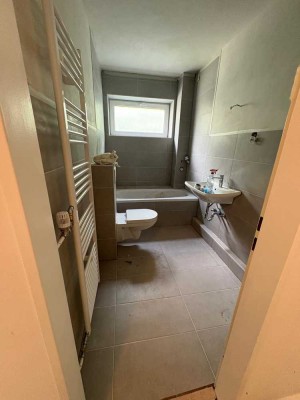 Frisch kernsanierte 97qm 4-Zimmer-Wohnung mit 2 Balkonen & Stellplatz
