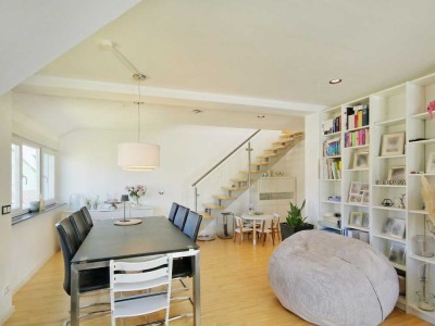Stilvolles Wohnen: Maisonette im Loftstil mit exklusivem Wellnessbad