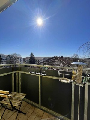 Großzügige 4 Zimmer Wohnung mit sonnigem Balkon!