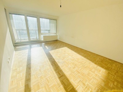 NEUER PREIS! PROVISIONSFREI VOM EIGENTÜMER! 2-ZIMMER WOHNUNG MIT LOGGIA IN DER FORSTHAUSGASSE!