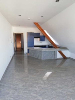 Geschmackvolle, gepflegte 1-Zimmer-Dachgeschosswohnung in Hallgarten